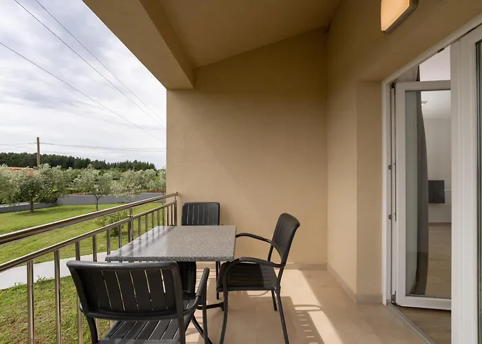 Dani\'S Place