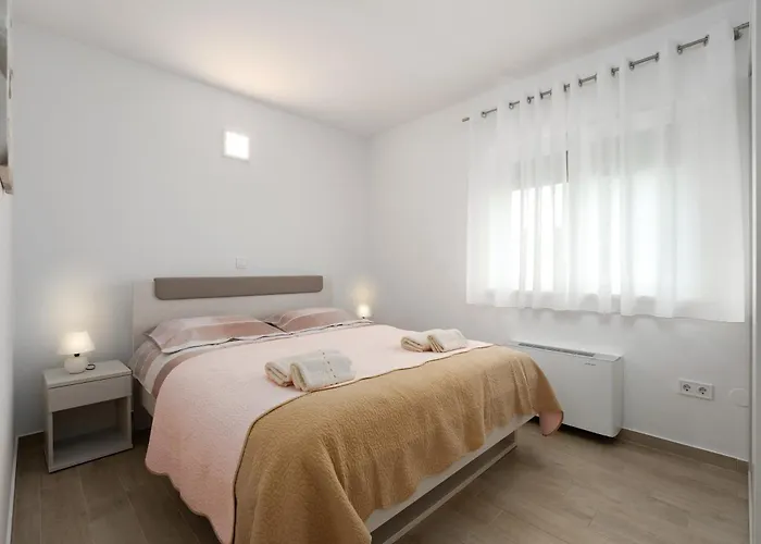 Dani\'S Place