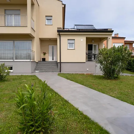 Dani'S Place Porec Exterior photo